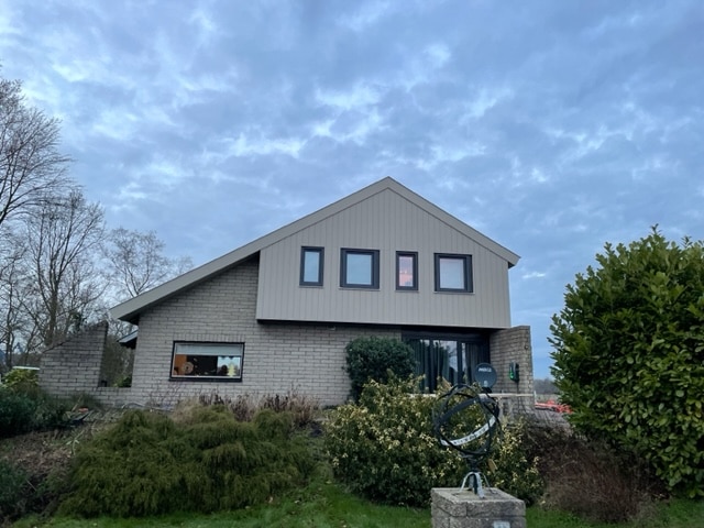 Gerenoveerde woning met vernieuwde gevel in Wolvega